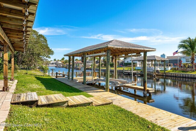 Building Photo - 445 Diana Blvd