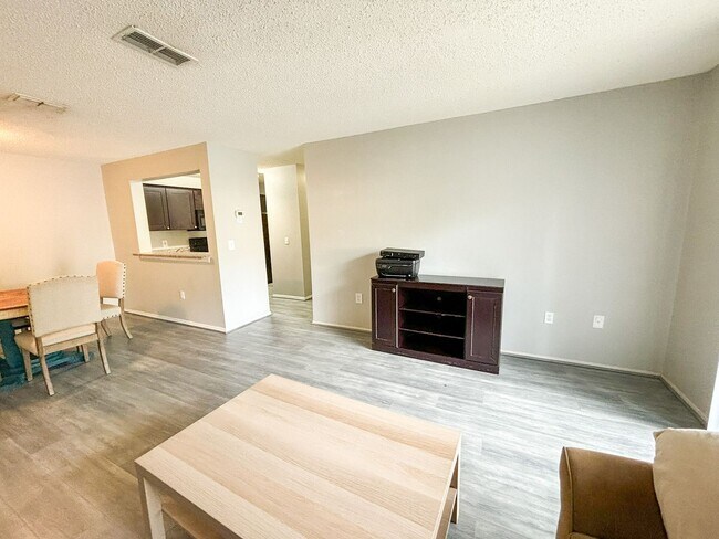 Foto del edificio - Windsor Park #317 - Pet Friendly!