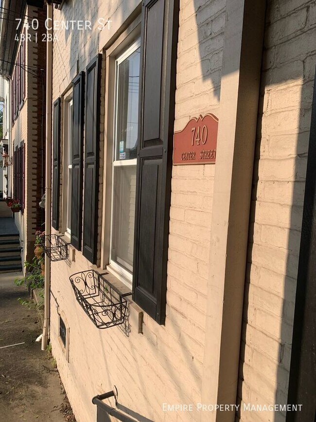 Foto del edificio - 4 Bedroom / 1.5 Bathroom Home in Bethlehem!