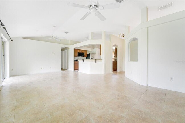 Building Photo - 4390 King Edward Dr