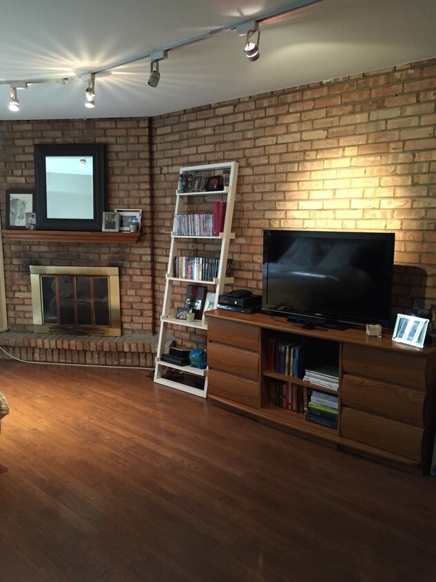 Primary Photo - 2828 N Burling St