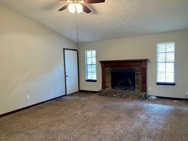 Foto del edificio - Secluded but Centrally Located 3 Bed/2 Bath Ranch!