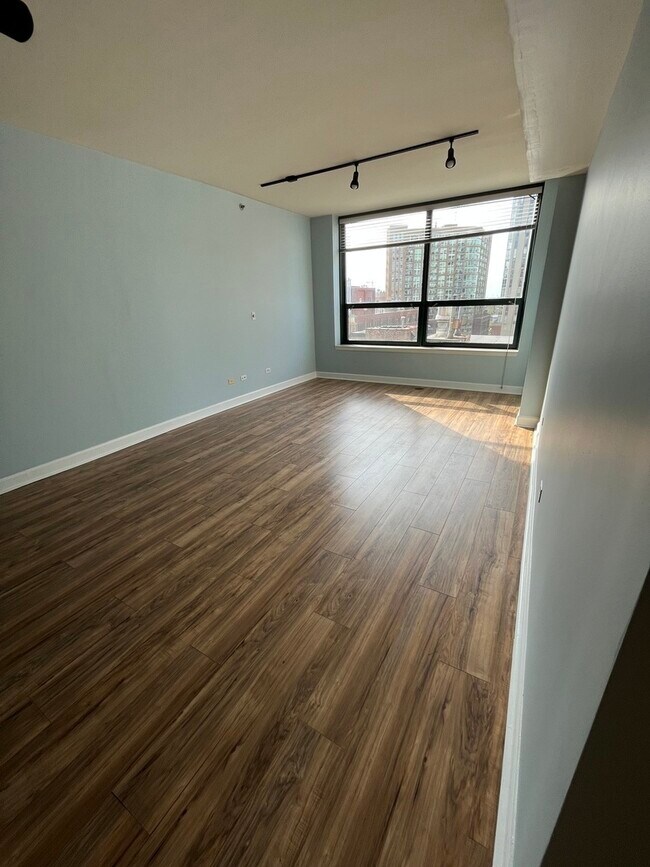 Foto del edificio - 400 W Ontario St