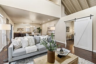 Building Photo - 2220 Boyer Dr