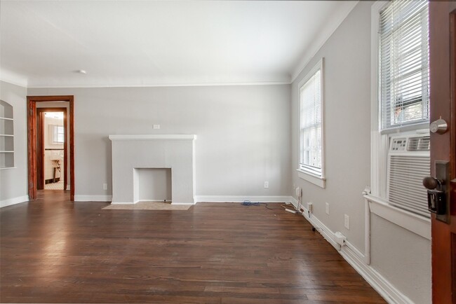 Building Photo - 5918 La Vista Dr
