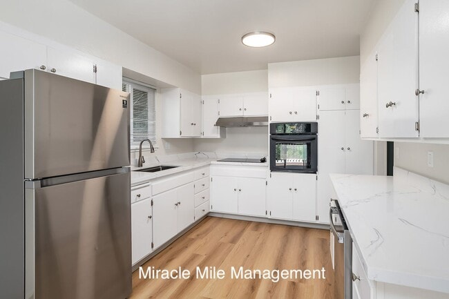 Building Photo - willow