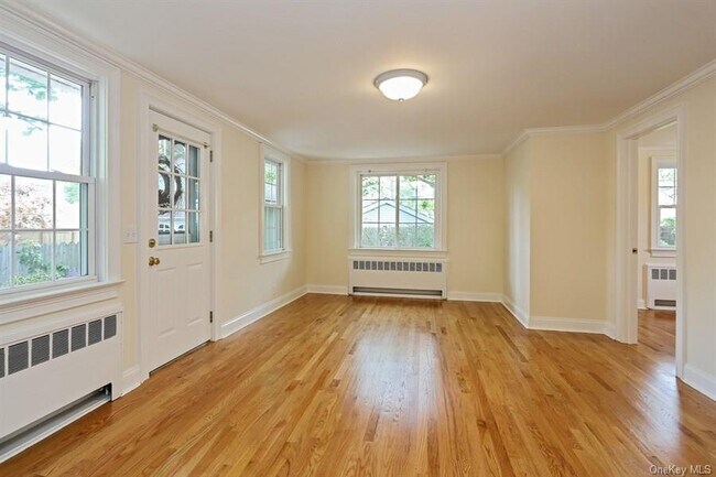 Building Photo - 19 Bulkley Manor