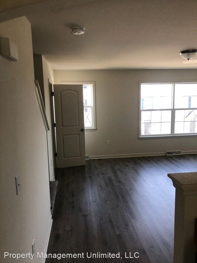 Building Photo - 3 br, 2.5 bath House - 920 Lantern Ct