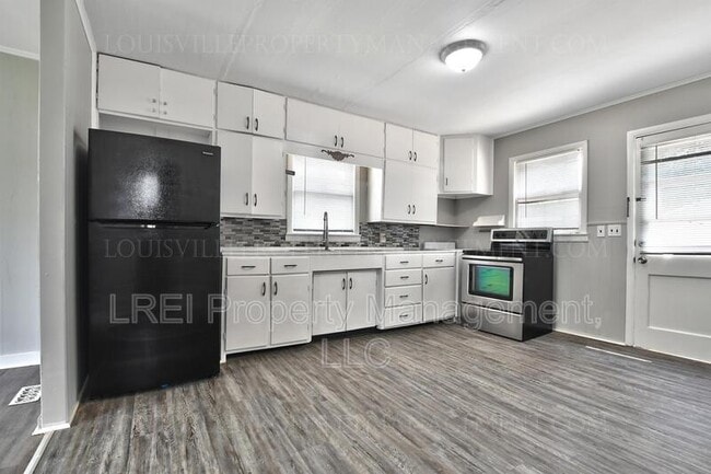 Building Photo - 1733 McDonald Ln