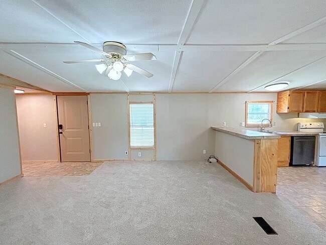Foto del edificio - 3 Bedroom Trailer  and land in Ascension S...