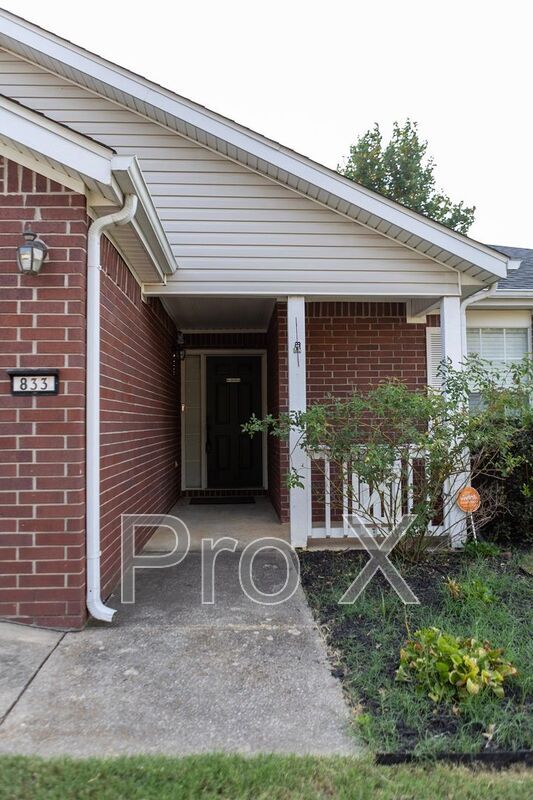 Foto del edificio - 833 S Eastview Dr