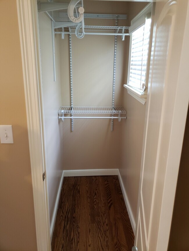 Building Photo - MOVE IN SPECIAL $500 OFF 1ST MONTH'S RENT!
