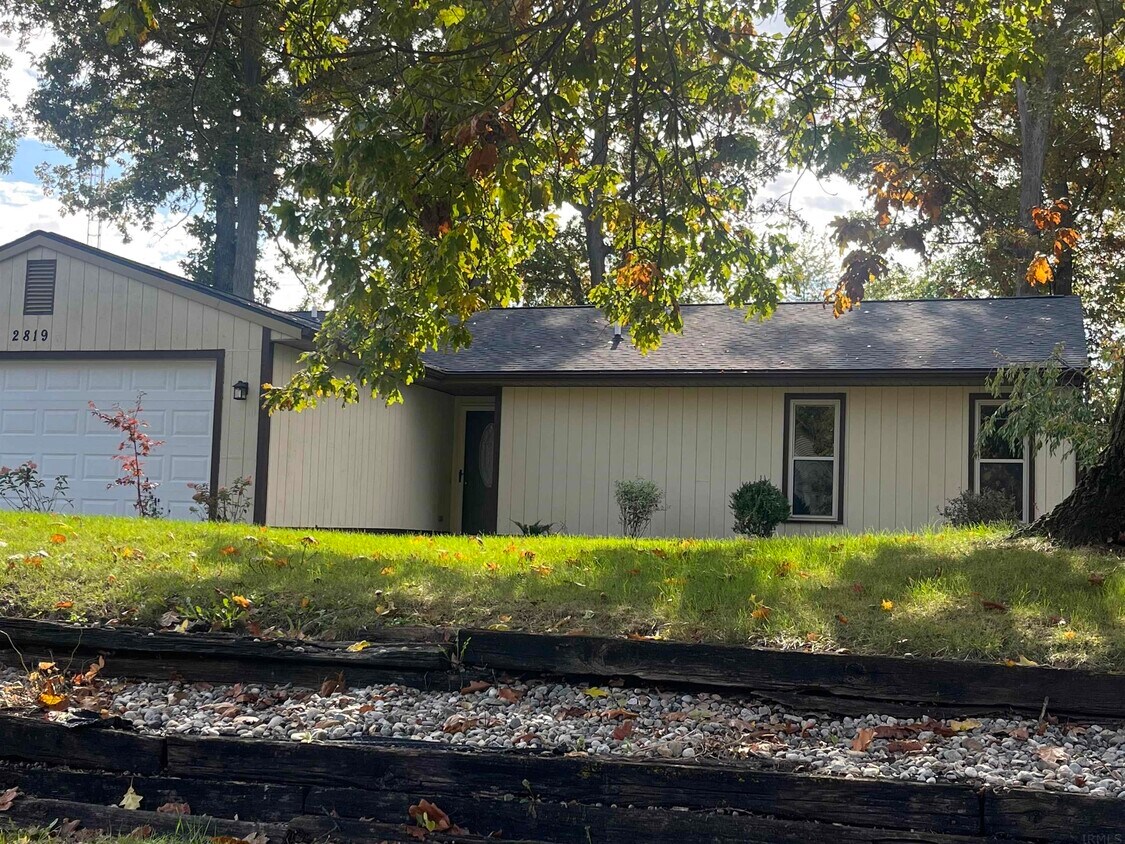 Primary Photo - 2819 Autumn Leaf Ln