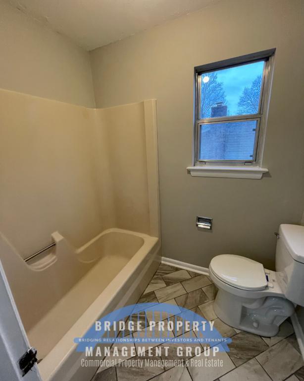 Building Photo - 220 Rolling Ridge Dr