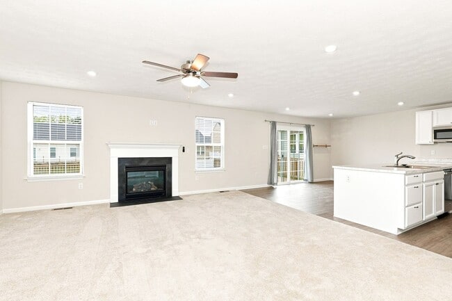 Building Photo - 157 Cresting Rd
