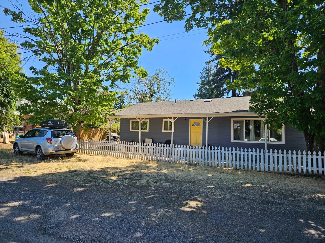 Primary Photo - 6910 NE Pacific St