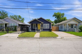 Building Photo - 5315 Bell St