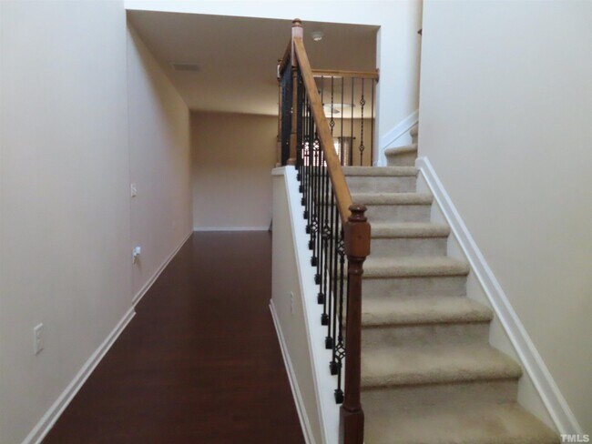 Building Photo - 619 Brier Crossings Loop
