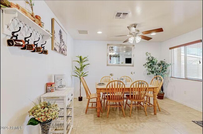 Foto del edificio - 2412 N 36th Pl
