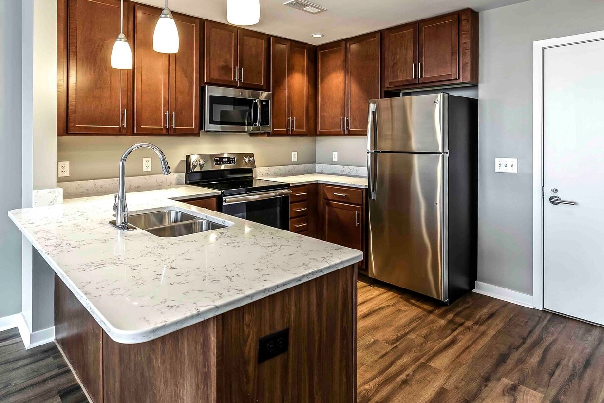 At Midtown Crossing, we offer sleek homes with modern finishes in the heart of the city. - Midtown Crossing Apartments