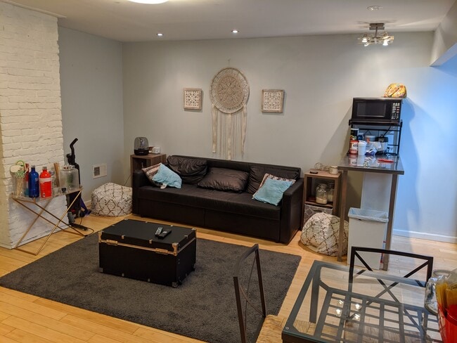 Living Room/Kitchen - 1824 Fox Way