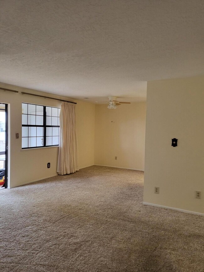 Foto del edificio - 813 Country Club Dr SE