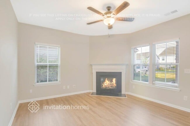 Foto del edificio - 1012 Crinoline Ln