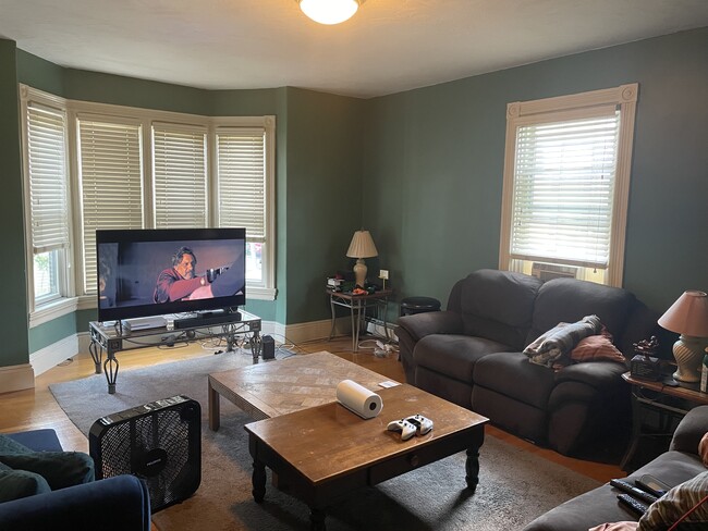 Foto del edificio - 27 Armstrong Ave