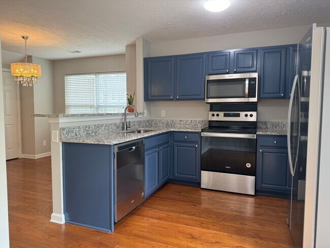 Building Photo - Great Townhouse In Perfect Nashville Location
