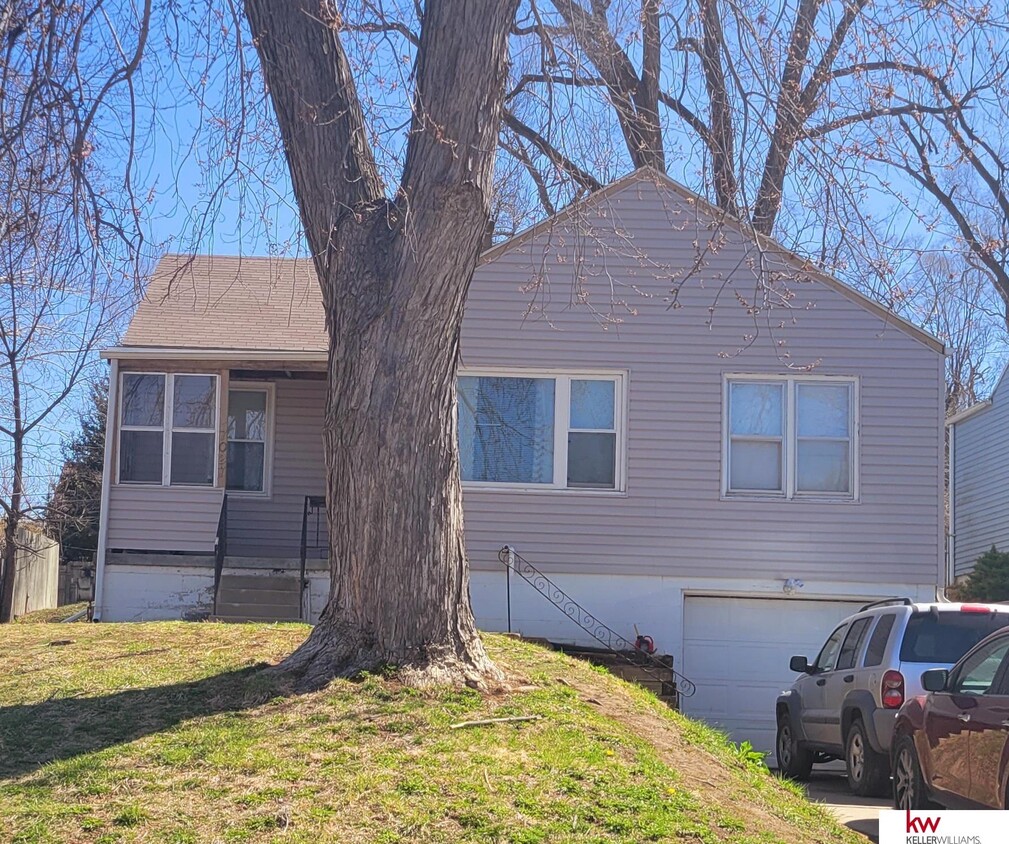Primary Photo - 7027 N 33rd St