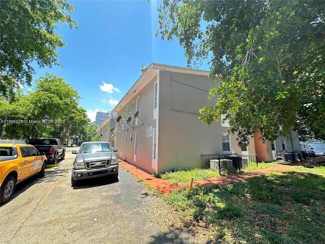 Foto del edificio - 1525 NW 19th Terrace