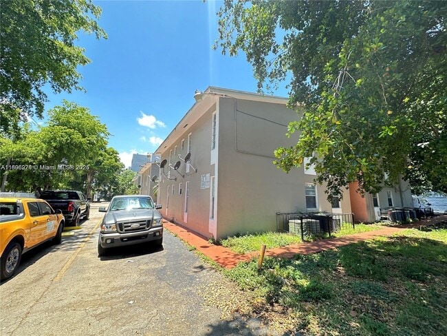 Building Photo - 1525 NW 19th Terrace