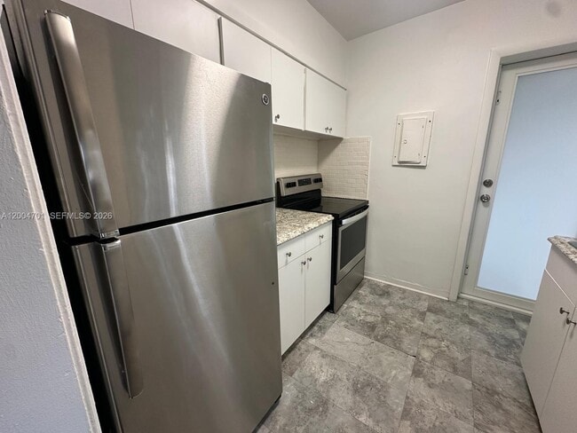 Foto del edificio - 1567 S Le Jeune Rd