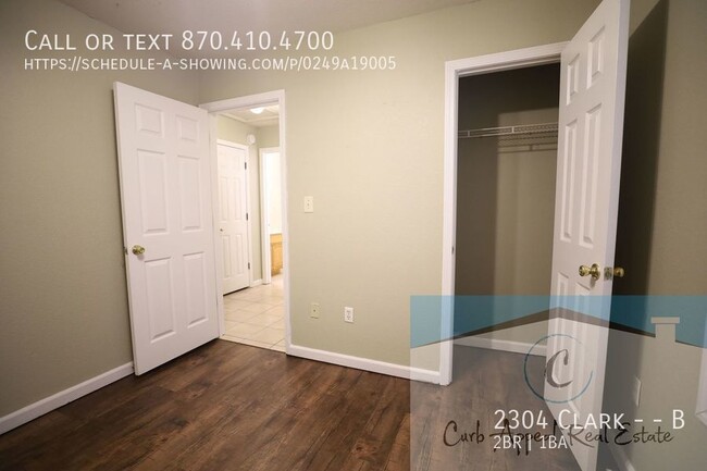 Building Photo - Recently renovated 2 bed, 1 bath apt - uti...