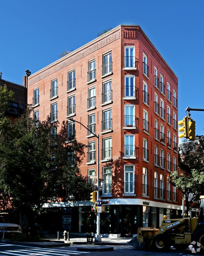 Corner building view - 513-515 Hudson St