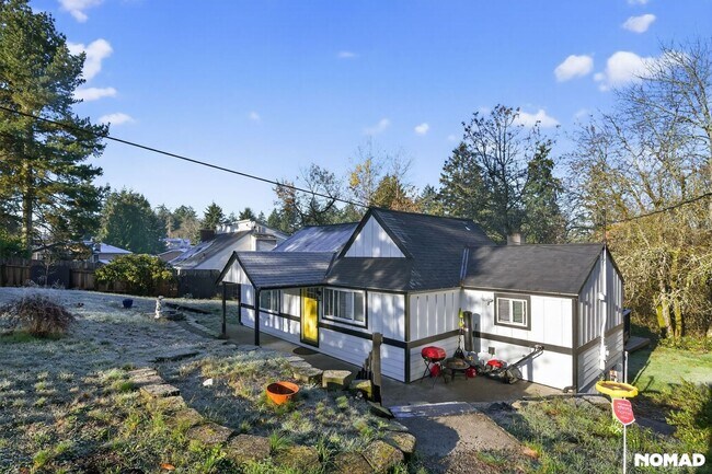 Building Photo - Newly remodeled, Perfect find! 4 Bedroom 2.5 Bathroom