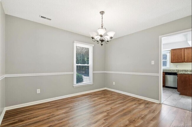 Foto del edificio - Ballantyne Home with Large Yard!
