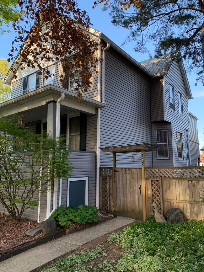 Front view of home from southwest - 308 Marengo Ave #1