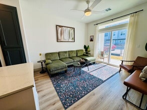 Building Photo - 1301 Leah Ave