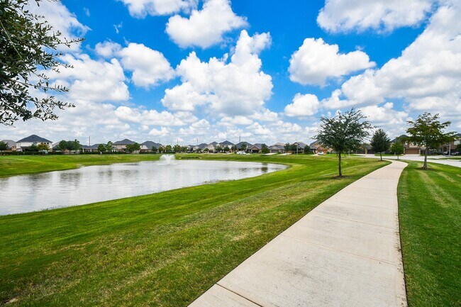 Foto del edificio - 18522 Hayden Pond Dr