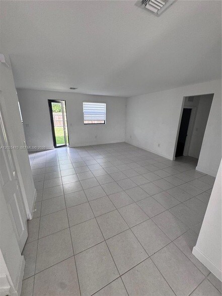 Foto del edificio - 157 NE 27th Terrace