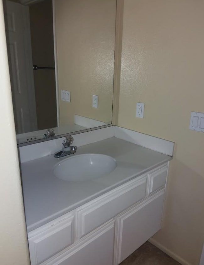 Foto del edificio - Welcome to our Beautiful, Spacious 2 Bedrooms 2.5 Full Bath Townhouse!