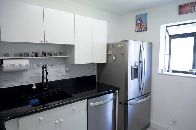 Building Photo - 3500 Gateway Dr