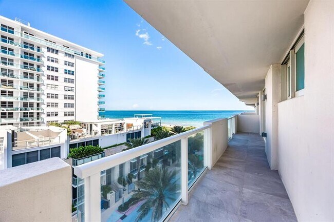 Foto del edificio - 9499 Collins Ave