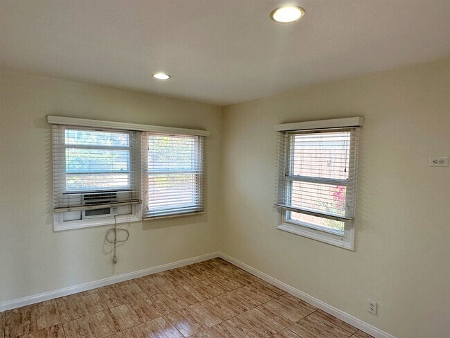 Foto del edificio - Charming 2+1 PDR hills home w/ large lot. ...