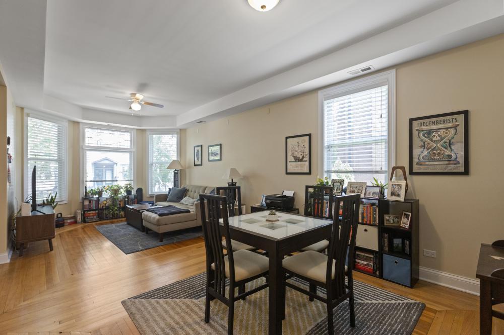 Foto principal - 2 bedroom in Chicago IL 60618