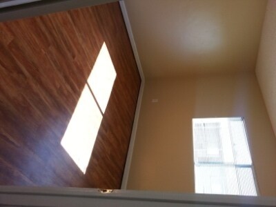 Foto del edificio - Newly remodeled upstairs unit with parking