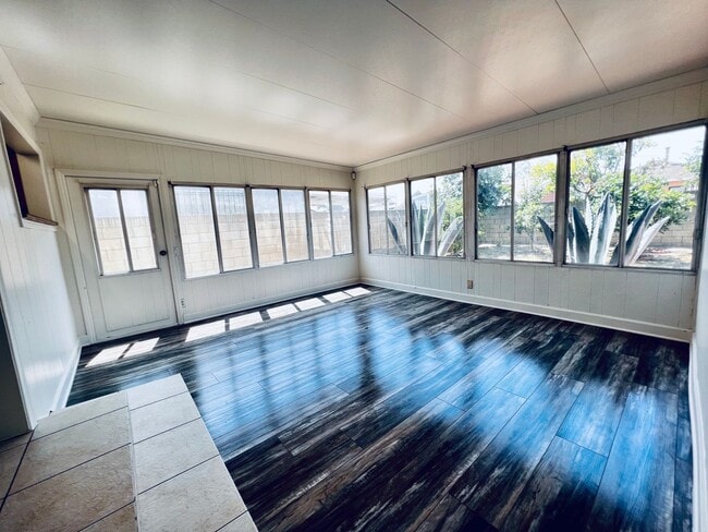 Building Photo - 4 BED HOUSE with Garage, Yard, Pets Consid...