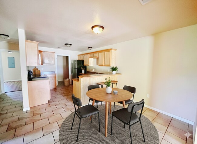 Building Photo - Cute  duplex in the Silo School District