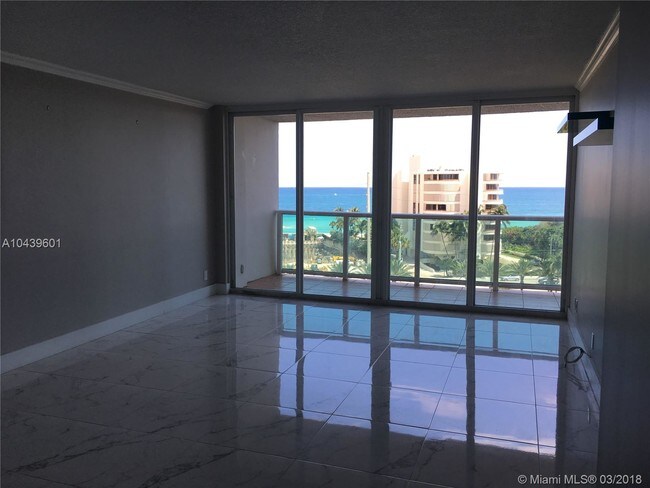 Foto del edificio - 100 Bayview Dr
